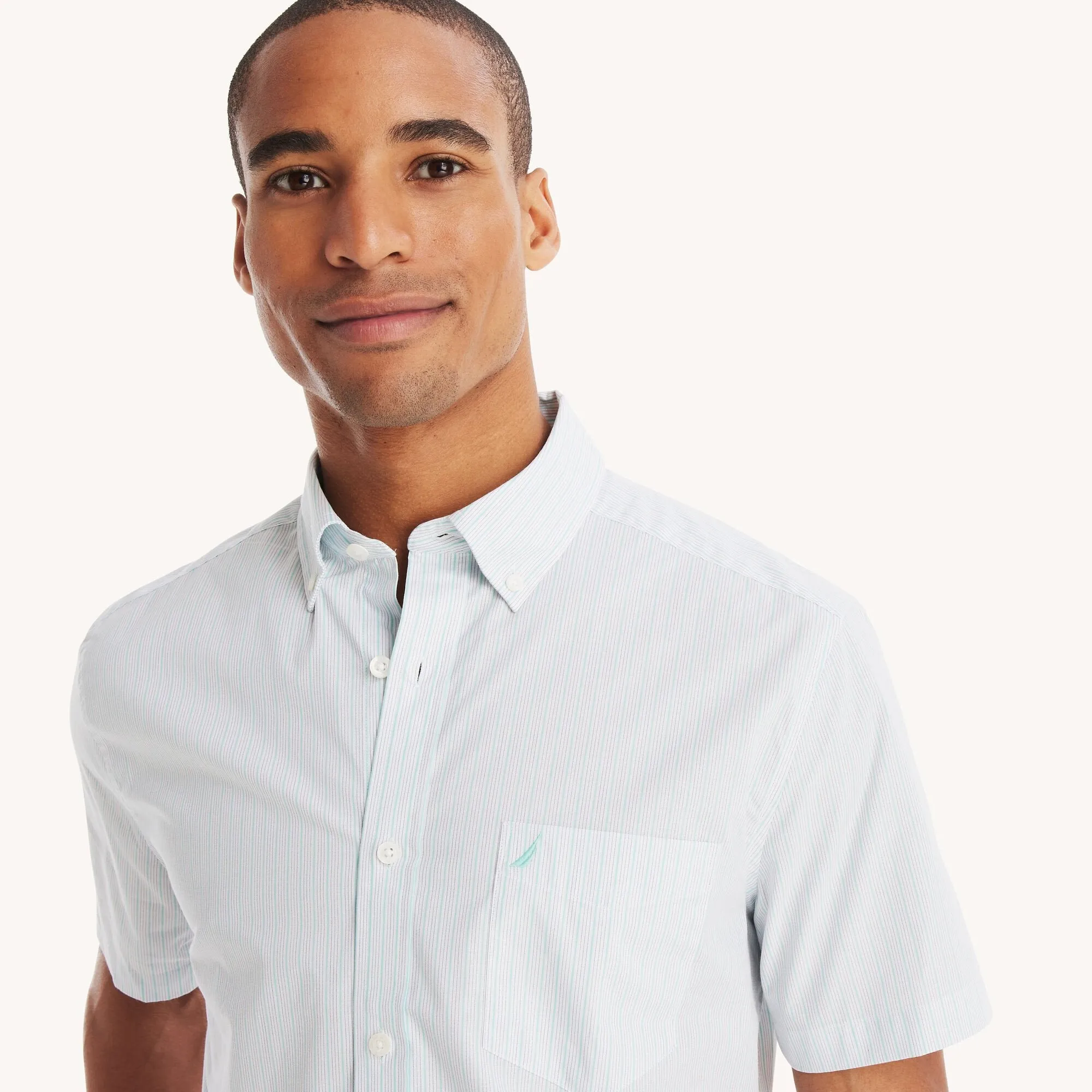 Nautica Mens Classic Fit Wrinkle-Resistant Striped Short-Sleeve Shirt
